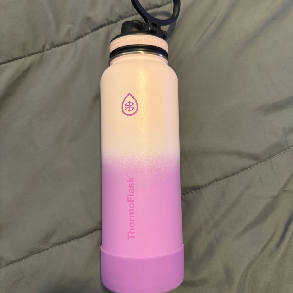 ThermoFlask Pink and Cream Water Bottle 40oz